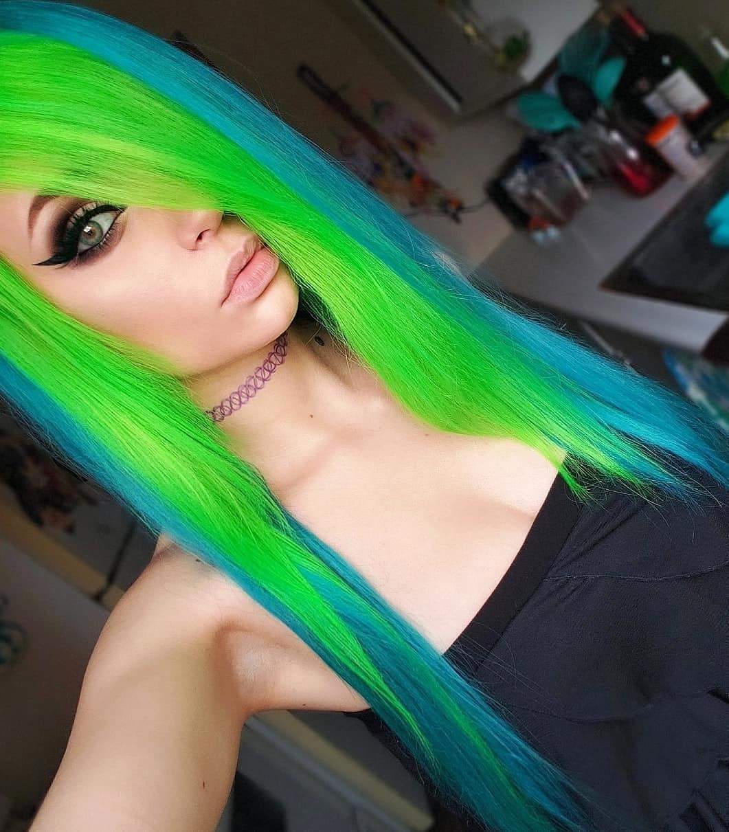 Iroiro 350 UV Reactive Green Neon Vegan Cruelty-Free Semi-Permanent Hair Color - Image 4